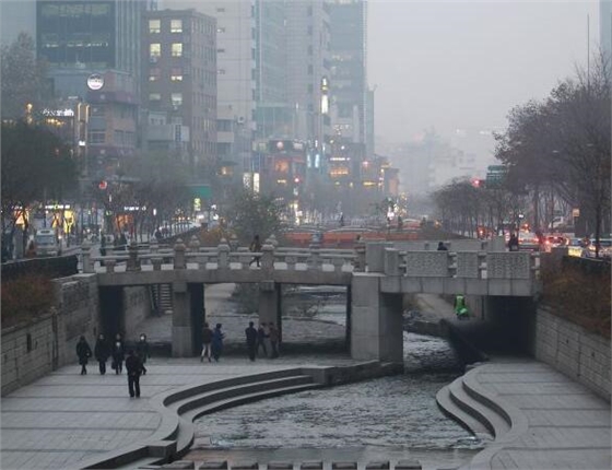 霧霾來襲韓國竟要北京賠償300萬，搶錢啊，這年頭霧霾不要空氣凈化器，要搶別的國家的錢來過了。